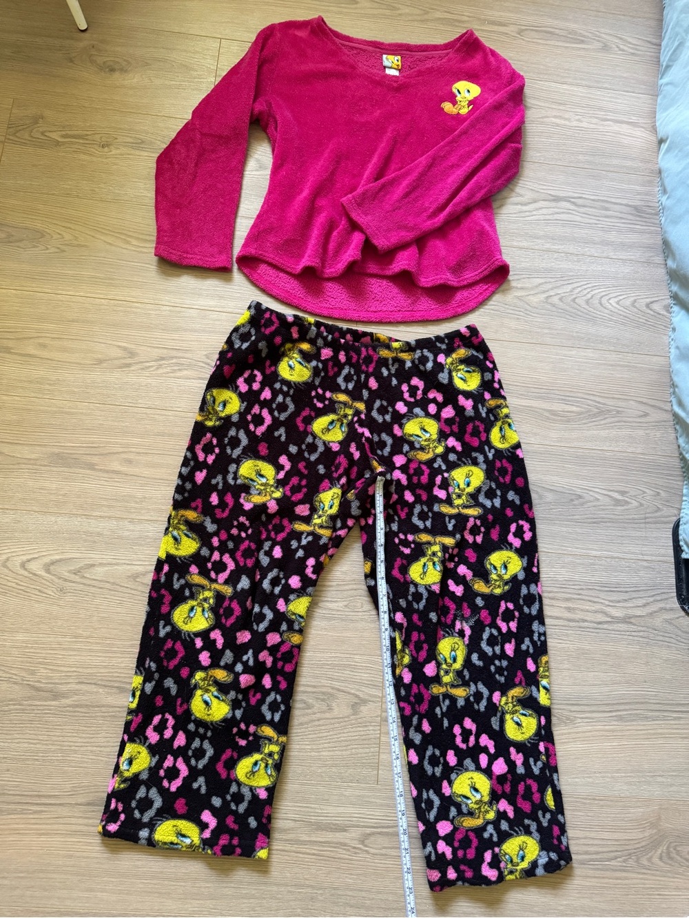 Warner Bros. Tweety Pink Top and Black Printed Fleece Pajama Set